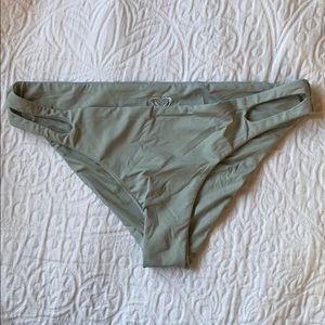 ROXY BIKINI BOTTOM. Size: Small.